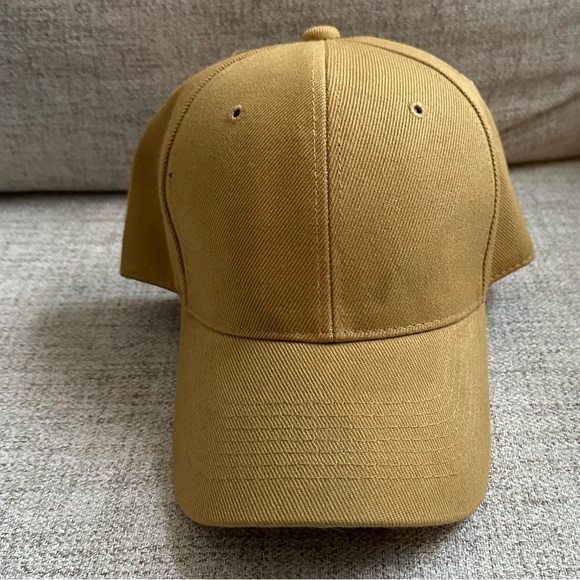 Other - Classic Tan Baseball Cap excellent like new condition